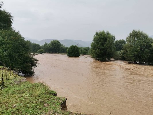Нивото на река Стряма се е покачило с 3 метра само за 8 часа.