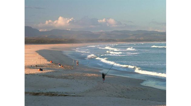 Огромните плажове са любимо място за рибарите на ЮАР.