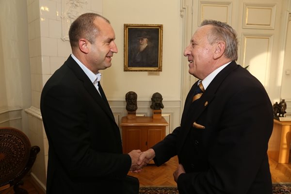 Кандидатът на БСП за президент ген. Румен Радев се срещна с председателя на БАН акад. Стефан Воденичаров.