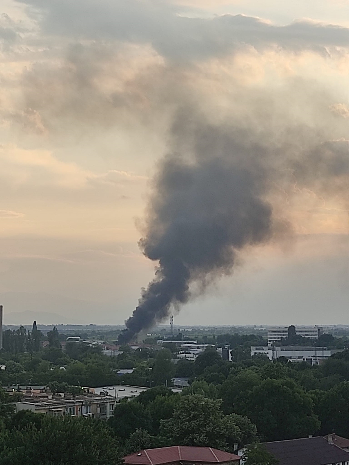 Пожар на незаконно сметище в Шекер махала в Пловдив обгази квартал
