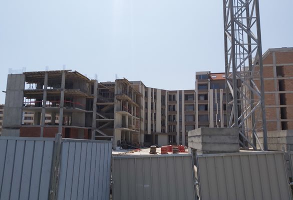 Ново жилищно строителство в бургаския квартал “Меден рудник”. Бургас е един от областните градове с най-голямо поскъпване на жилищата у нас според последните данни.

СНИМКА: ТОНИ ЩИЛИЯНОВА