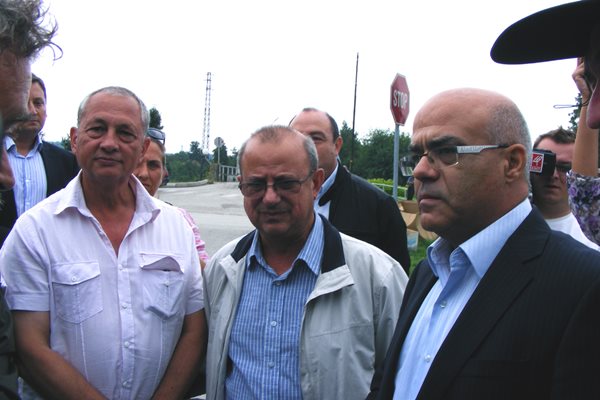 Министрите Йордан Бакалов и Йордан Христосков (от дясно на ляво) пристигнаха вчера в Мизия.