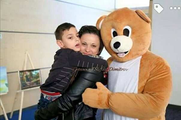 Борислава Бойкова събра с приятели  25 000 лв., за да се лекува болно дете в Китай