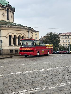 Автобусът на “Ситисайтсийнг София” прави по три обиколки на ден. СНИМКА: АЛЕКСАНДРА ПЕНЕВА