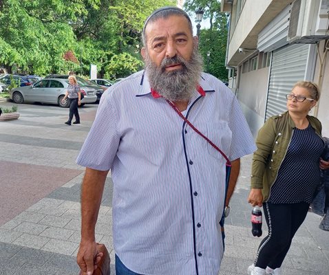 Димитракис Пирилис пред съда в Пловдив.
Снимки: Авторът.