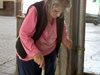 Пенсионерка живее месец на жп гарата в Пловдив, синът й я гонел с нож (снимки)