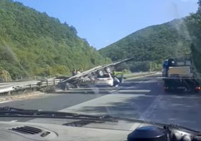 Тапа на магистрала „Хемус“ заради катастрофа (Видео)