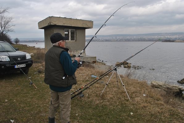 За риба с Цанко: Чакат речни змиорки в Камчия