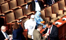 Депутатите вкъщи, за да не газят мерките срещу коронавируса