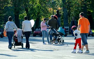 Вълнения коя власт “прави” повече деца, а родените са най-малко от 104 години (Графики)