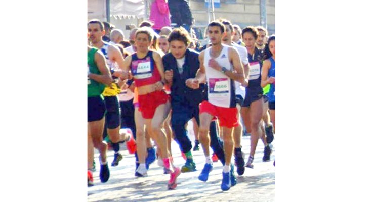 Боян Вачев изблъсква сръбкинята Оливера Йевтич на Софийския маратон