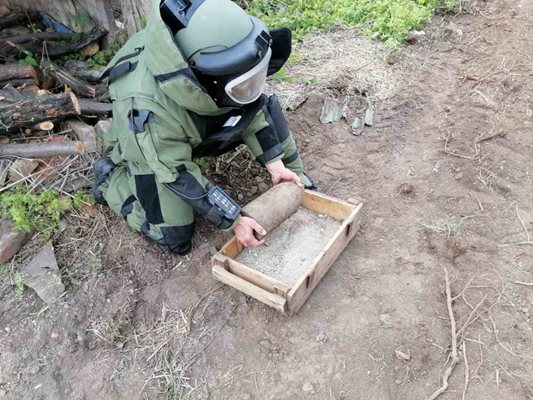 Невзривен боеприпас, открит в плевенското село Славовица СНИМКА: Министерство на отбраната