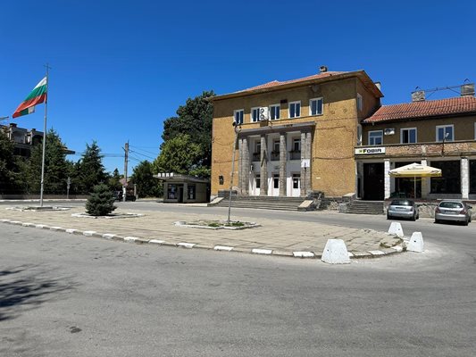 В Цалапица хората се покриха, а тези, които ги попитаме, избягват да говорят за убийството.