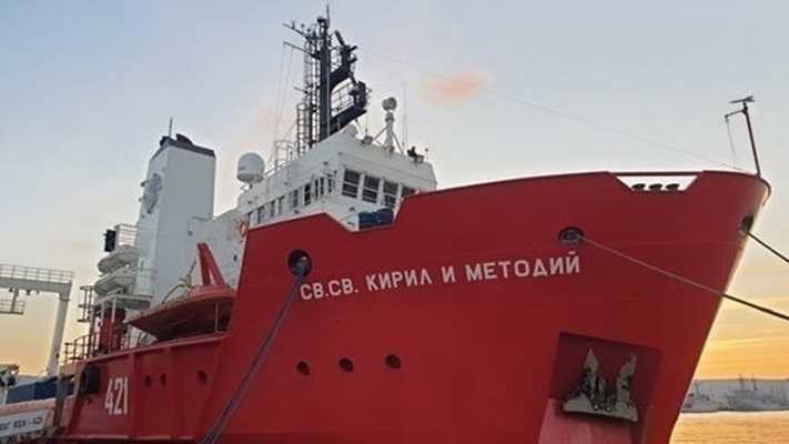 Бъчва с вино пътува за Антарктида на български кораб