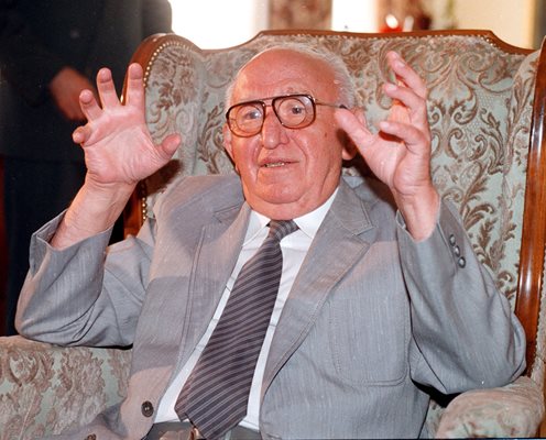 Живков е свален от власт на 10 ноември 1989 г.