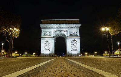 Триумфалната арка в Париж