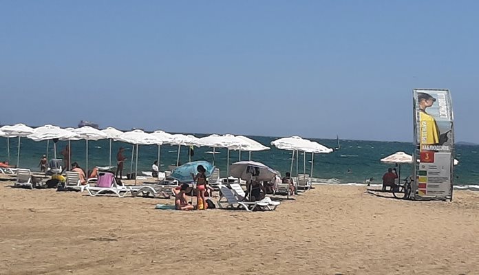 Идеята да има социални плажове с безплатни чадъри и шезлонги се подкрепя от всички морски кметове по Южното Черноморие.