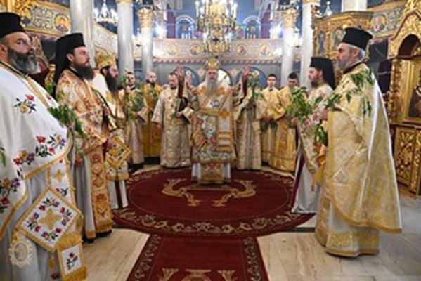 Митрополит Николай отслужи архиерейски литургия