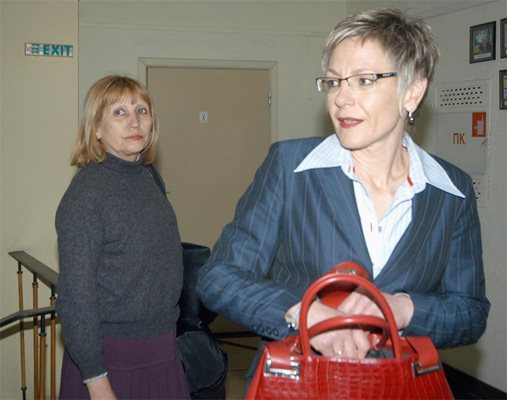 Татяна Шарланджиева (вляво) и Корнелия Нинова са близки приятелки
