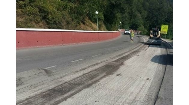 Участъкът от пътя Своге-София ще бъде преасфалтиран на 7 септември. Снимка АПИ