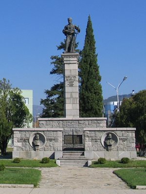 Паметникът на Хаджи Димитър в Сливен