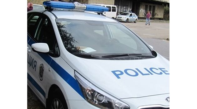Полицията издирва шофьора, забил се в ограда в Кюстендил. СНИМКА: АРХИВ