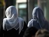 Иран: Вече няма да арестуваме жени, които не спазват ислямския начин на обличане