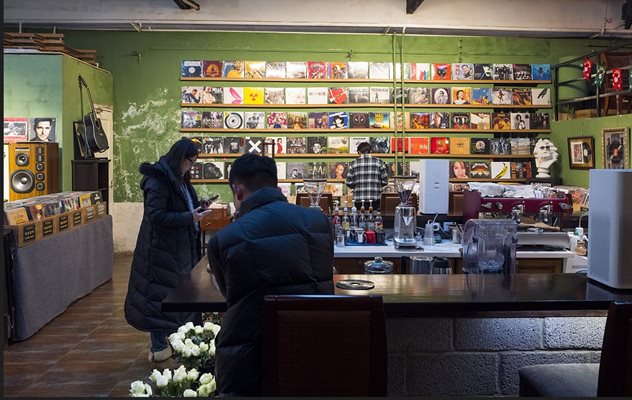 Кафе и музика повишават осведомеността на шанхайци за психичното здраве