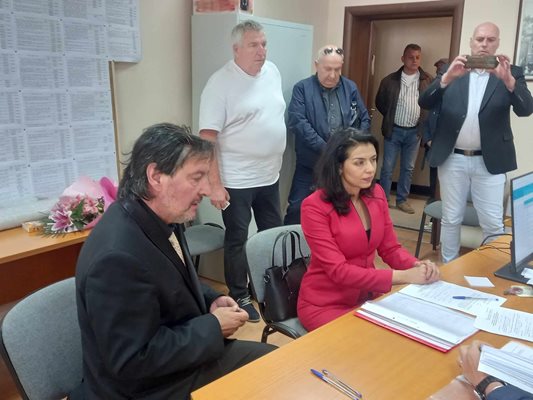 Ваня Григорова и Атанас Кръстев регистрират листата на "Солидарна България".