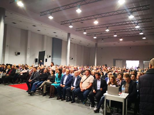 Близо 800 социалисти от Пловдив и областта участват в съвещанието