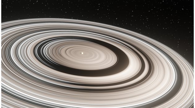 J1407b е наричан “Стероиден Сатурн” или “Супер Сатурн” заради масивната си система от пръстени. Те са около 640 пъти по-големи от тези на Сатурн.