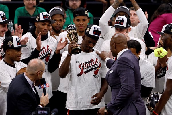 "Маями" не позволи на "Бостън" да пренапише историята в НБА