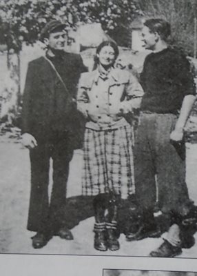 Бойка и Никола Вапцарови и Антон Попов на разходка до Черепиш през 1939 г.
