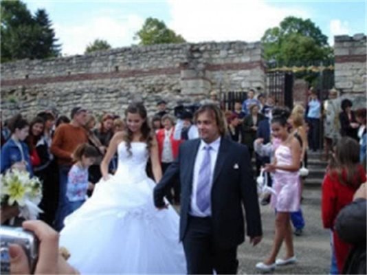 Люси и бившата му съпруга - манекенката Преслава, по време на сватбената им церемония през септември 2006 г.