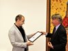 Студент на университета в Търново е най-добър по холандски език, посланикът го награди