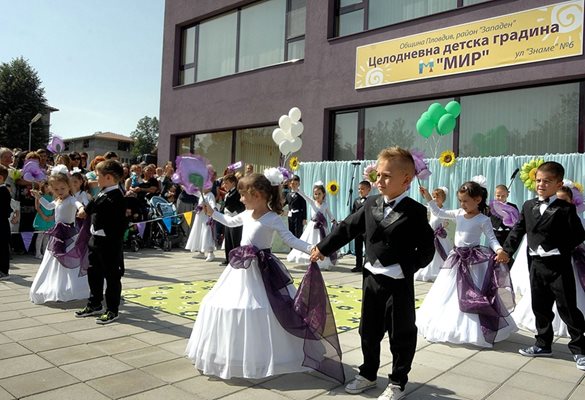 Детска градина "Мир" в Пловдив е едно от учебните заведения, в които се прилага методът "Монтесори".