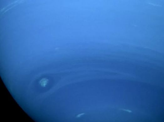 Какво разкриват червените астероиди на Нептун за Слънчевата система?