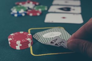 Хазартът е отговор на гигантска пробойна в живота на човек