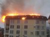 Пожар в жилищен блок в Сочи, евакуираха над 50, сред които и деца (Видео)