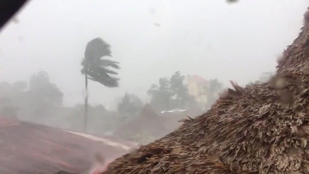 Виетнам евакуира над 800 хиляди души заради тайфуна "Нору"