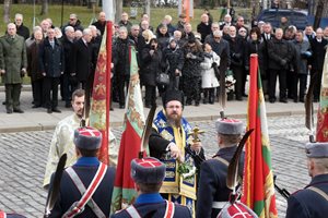 За първи път! Без водосвет на знамената за 6.V. пред Паметника на Незнайния воин