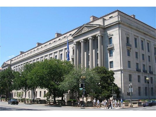 Американското министерство на правосъдието във Вашингтон, където се пази базата данни, събирана по Закона за регистрация на чуждестранните агенти.
СНИМКИ: АВТОРЪТ И АРХИВ