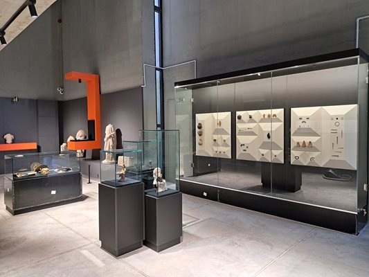 Експонатите вече са преместени в новата сграда на музея.