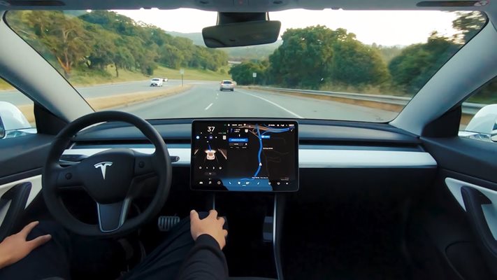 Илън Мъск: Догодина Tesla ще се движи и без шофьор!