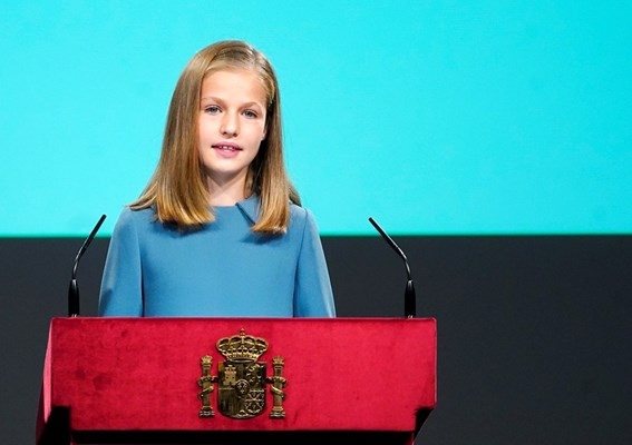 13-годишната принцеса Леонор Бурбонска СНИМКИ: Ройтерс