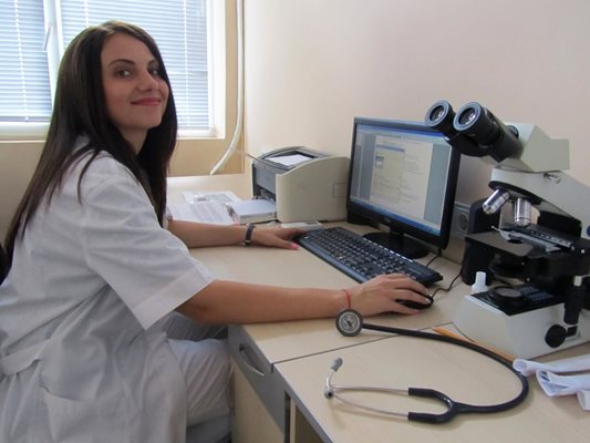 Д-р Десислава Иванова е един от младите лекари, които специализират в Първо вътрешно отделение.