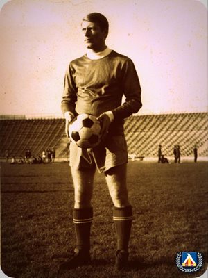 През 1964 г. Никола Котков е избран за Футболист №1 на България