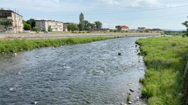 Тялото на 58-годишния русенец е открито в реката в централната част на Девин.
Снимка: Архив