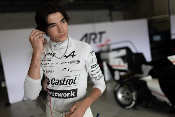 Никола Цолов ще кара в един от най-популярните отбори във Формула 3.