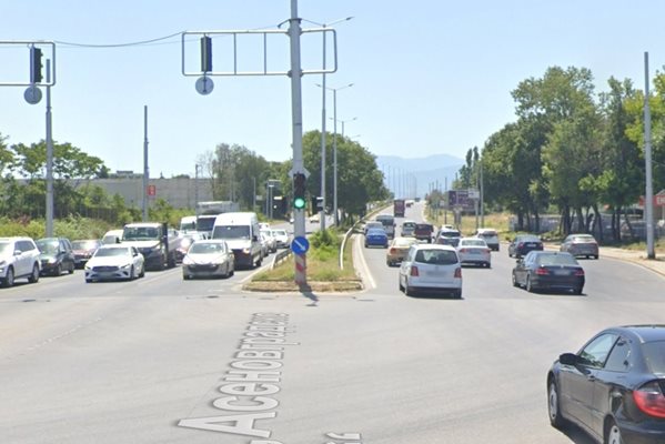 Трудно се излиза по "Асеновградско шосе". Снимка: Google Street View